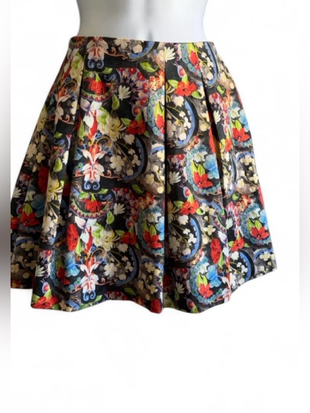 Alice + Olivia Black Floral Pleated Mini Skirt with Multicolor Print